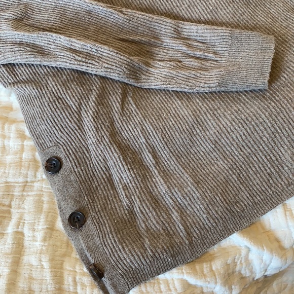 A b e r c r o m b i e & F i t c h • Sweater - Picture 2 of 7